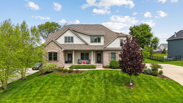 6858 Grover Station, Bettendorf, IA 52722