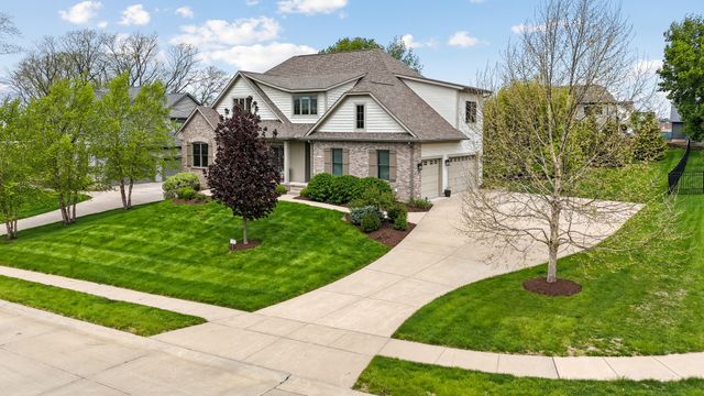 6858 Grover Station, Bettendorf, IA 52722