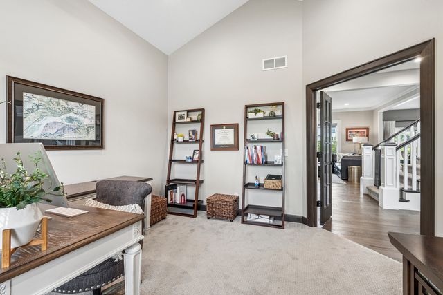 6858 Grover Station, Bettendorf, IA 52722
