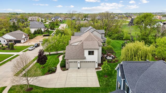 6858 Grover Station, Bettendorf, IA 52722