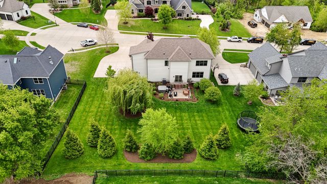 6858 Grover Station, Bettendorf, IA 52722