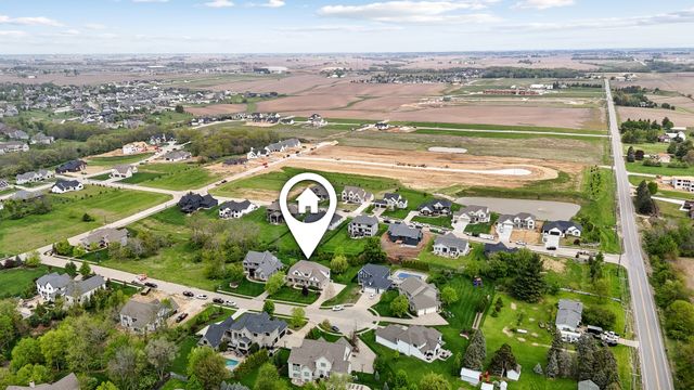 6858 Grover Station, Bettendorf, IA 52722