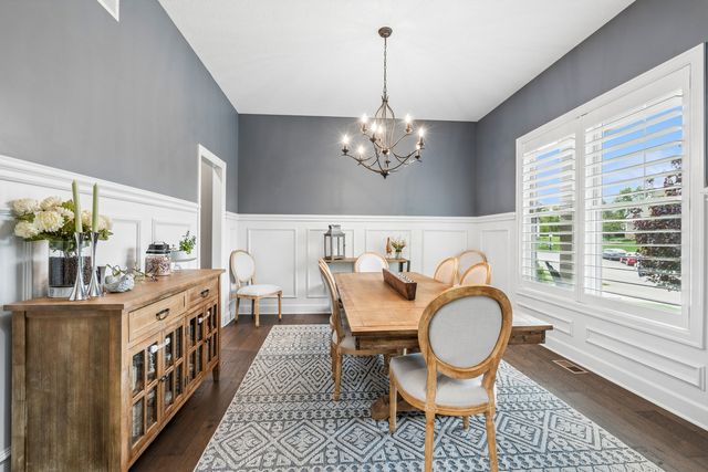 6858 Grover Station, Bettendorf, IA 52722