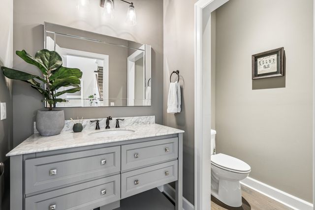 6858 Grover Station, Bettendorf, IA 52722