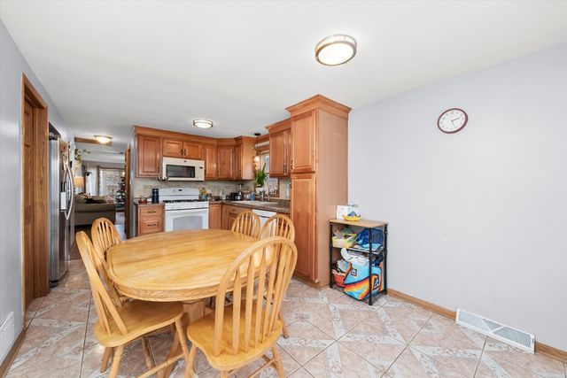 7726 Neenah Avenue, Burbank, IL 60459