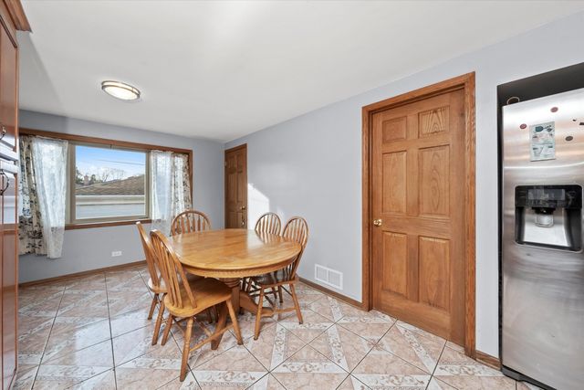 7726 Neenah Avenue, Burbank, IL 60459