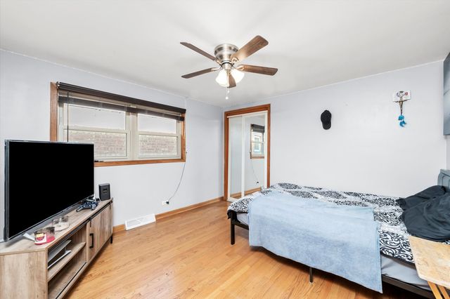 7726 Neenah Avenue, Burbank, IL 60459