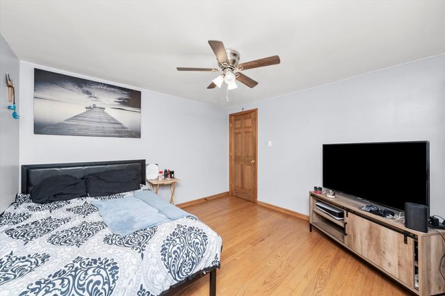 7726 Neenah Avenue, Burbank, IL 60459