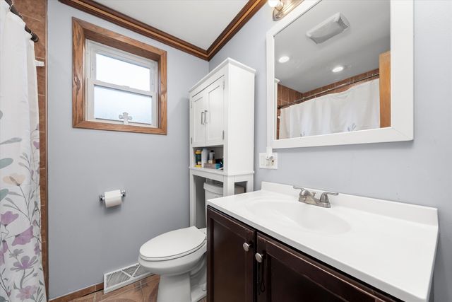 7726 Neenah Avenue, Burbank, IL 60459