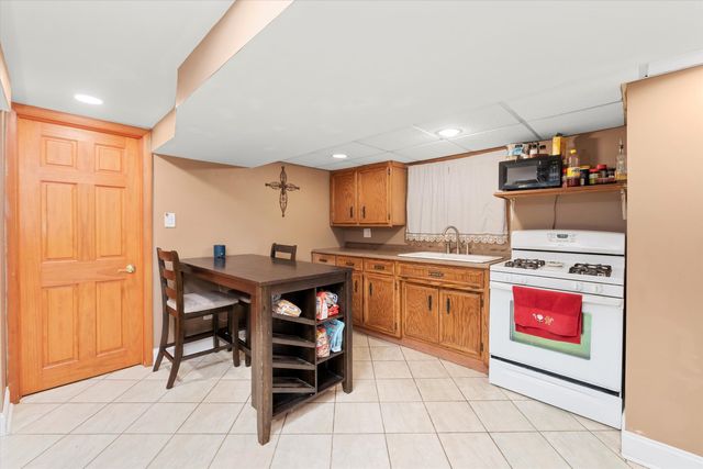 7726 Neenah Avenue, Burbank, IL 60459