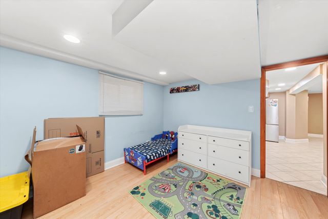 7726 Neenah Avenue, Burbank, IL 60459