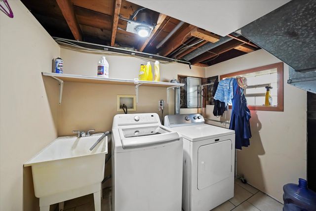 7726 Neenah Avenue, Burbank, IL 60459