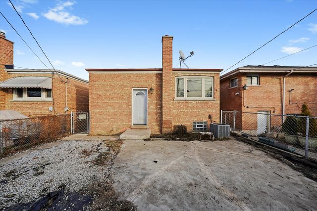 7726 Neenah Avenue, Burbank, IL 60459