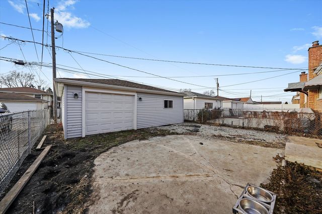 7726 Neenah Avenue, Burbank, IL 60459