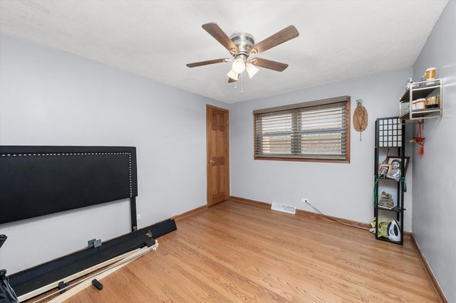 7726 Neenah Avenue, Burbank, IL 60459