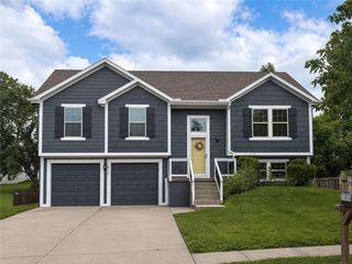 11816 N Belmont Avenue, Kansas City, MO 64156