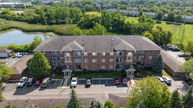 941 N Swift Road 301, Addison, IL 60101