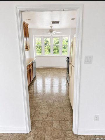 907 Redway Lane, Houston, TX 77062
