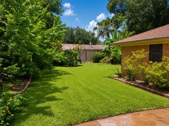907 Redway Lane, Houston, TX 77062