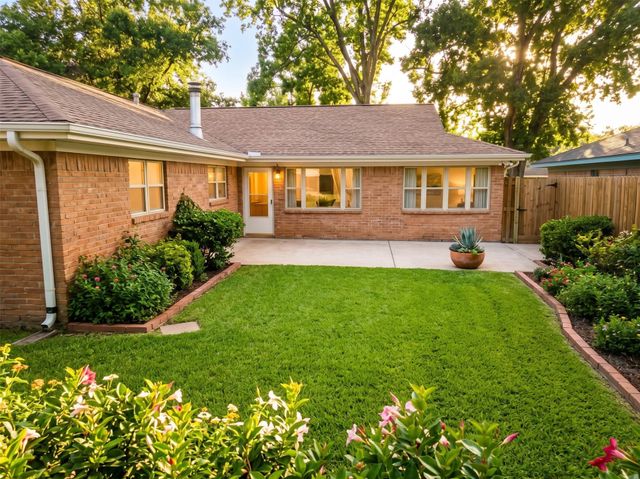 907 Redway Lane, Houston, TX 77062