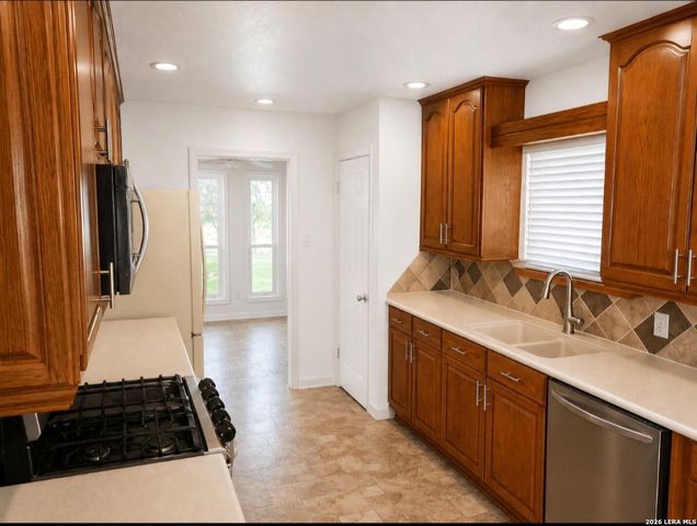 907 Redway Lane, Houston, TX 77062