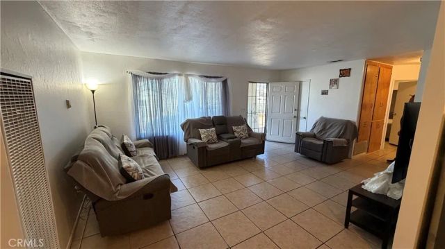 16087 Spruce, Hesperia, CA 92345