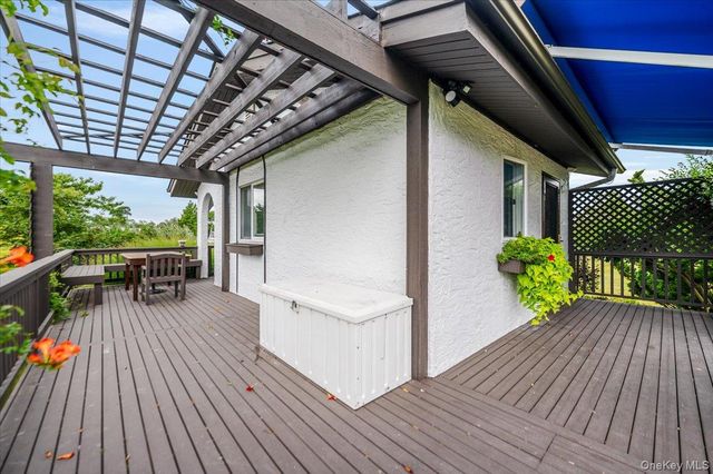 50 Cedar Lane, Babylon, NY 11702