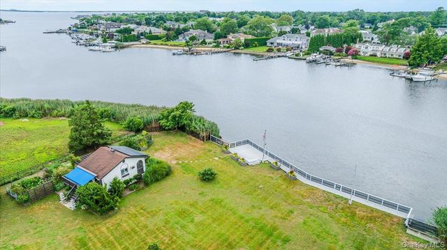 50 Cedar Lane, Babylon, NY 11702