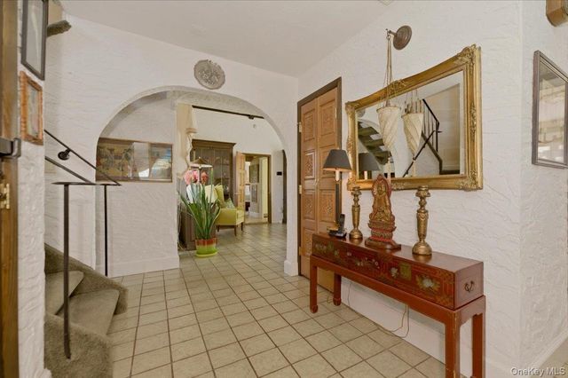 50 Cedar Lane, Babylon, NY 11702