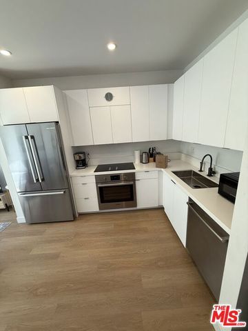 1130 N Orange Drive 302, Los Angeles, CA 90038