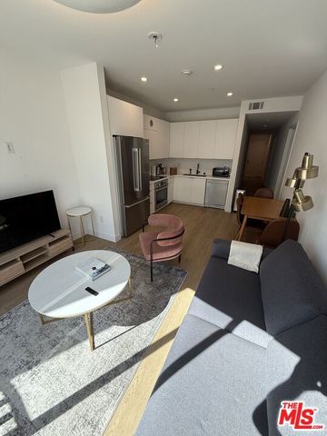 1130 N Orange Drive 302, Los Angeles, CA 90038