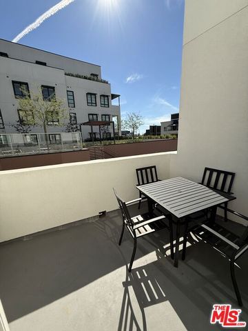 1130 N Orange Drive 302, Los Angeles, CA 90038