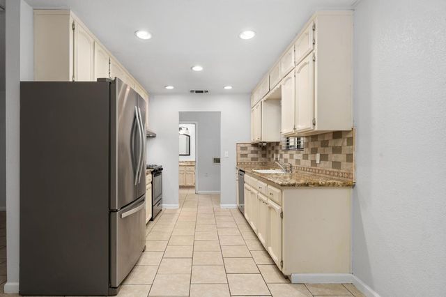 2730 N Wishon Avenue, Fresno, CA 93704