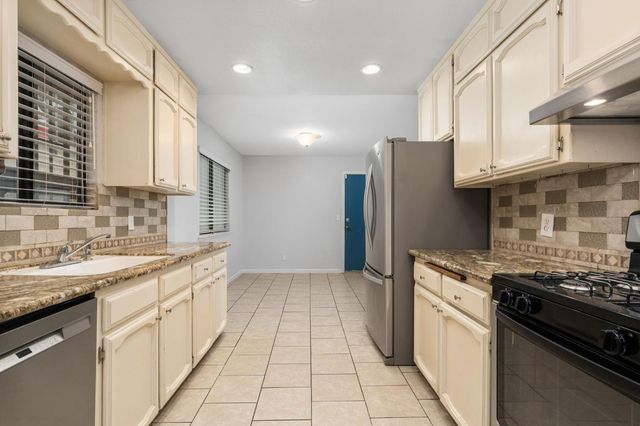 2730 N Wishon Avenue, Fresno, CA 93704