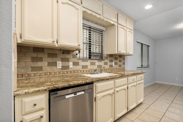 2730 N Wishon Avenue, Fresno, CA 93704