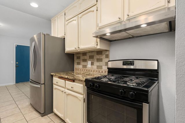 2730 N Wishon Avenue, Fresno, CA 93704