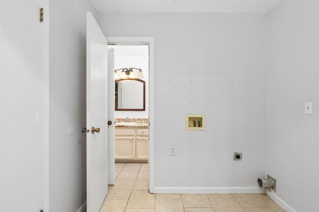 2730 N Wishon Avenue, Fresno, CA 93704