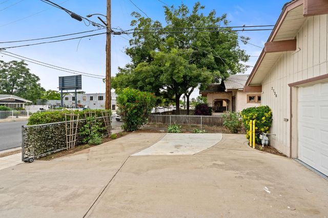 2730 N Wishon Avenue, Fresno, CA 93704