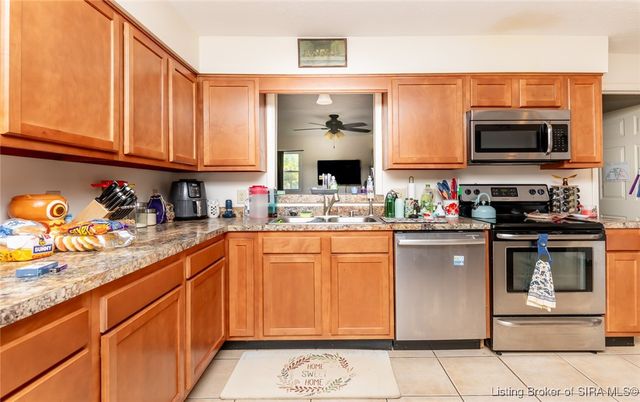 521 S Cardinal Lane, Scottsburg, IN 47170