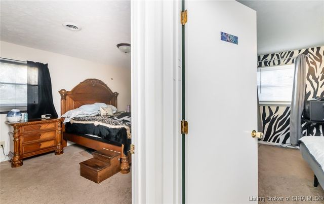 521 S Cardinal Lane, Scottsburg, IN 47170