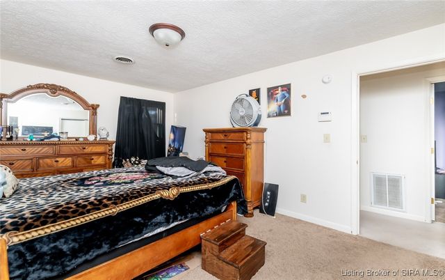 521 S Cardinal Lane, Scottsburg, IN 47170