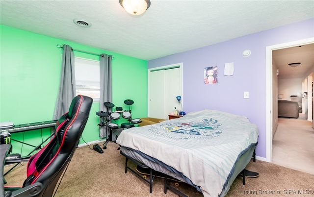 521 S Cardinal Lane, Scottsburg, IN 47170