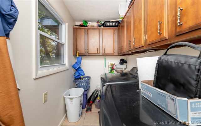 521 S Cardinal Lane, Scottsburg, IN 47170