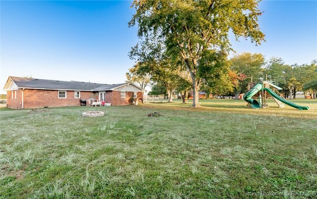 521 S Cardinal Lane, Scottsburg, IN 47170