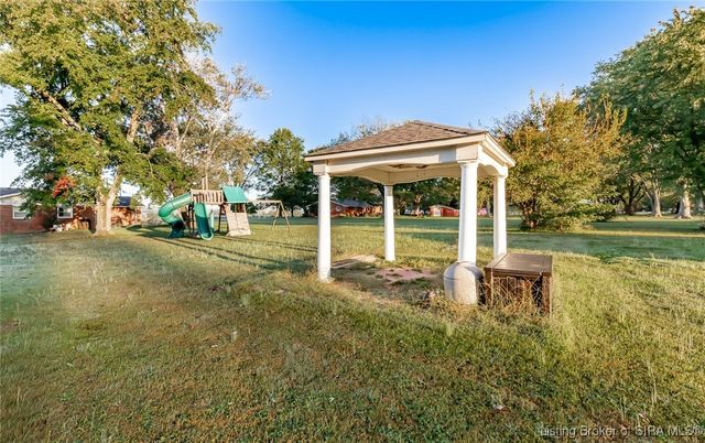 521 S Cardinal Lane, Scottsburg, IN 47170