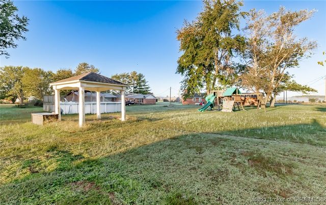 521 S Cardinal Lane, Scottsburg, IN 47170