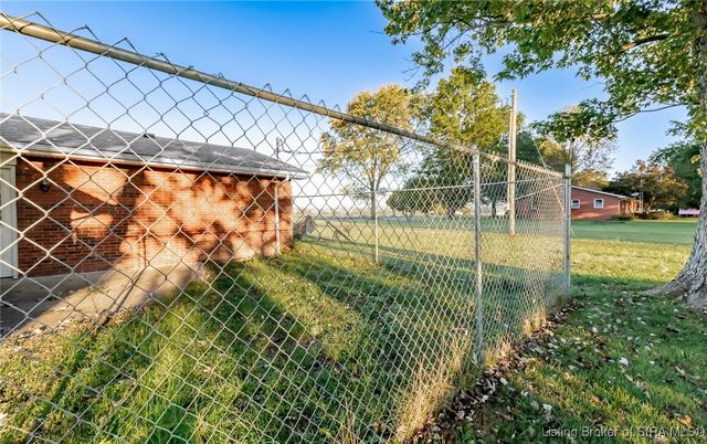 521 S Cardinal Lane, Scottsburg, IN 47170