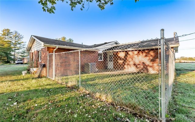 521 S Cardinal Lane, Scottsburg, IN 47170