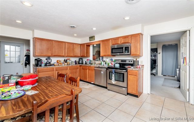 521 S Cardinal Lane, Scottsburg, IN 47170