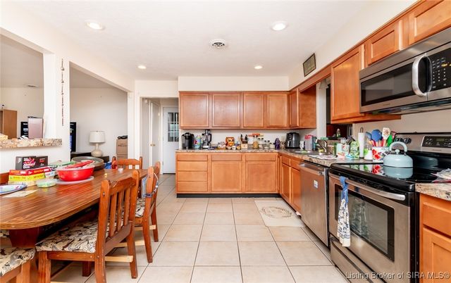 521 S Cardinal Lane, Scottsburg, IN 47170